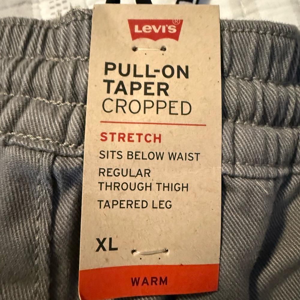 Levi's Pull-On Taper Cropped pants featuring +Warm Technology